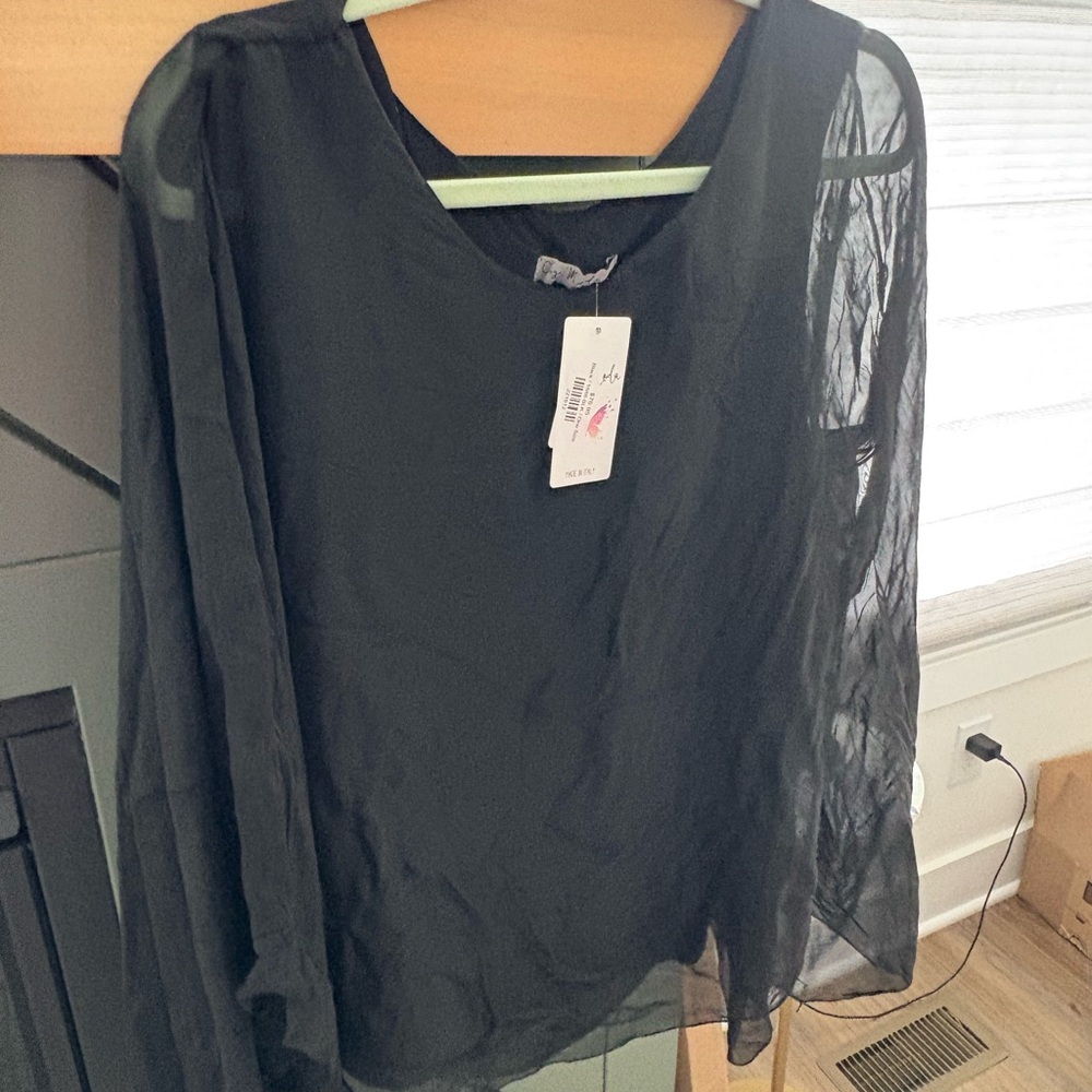 Gigi’s Moda Black Sheer Sleeve Blouse with built in cami.  OS. NWT